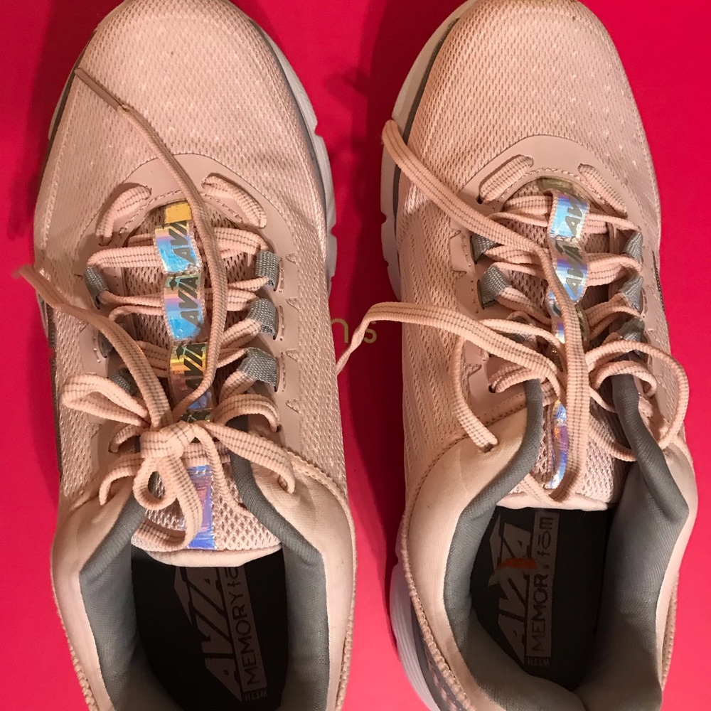 Avia memory foam Womens light pink sneakers size 7, very gently worn. Too big.
